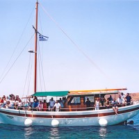 Daily trip with a traditional boat